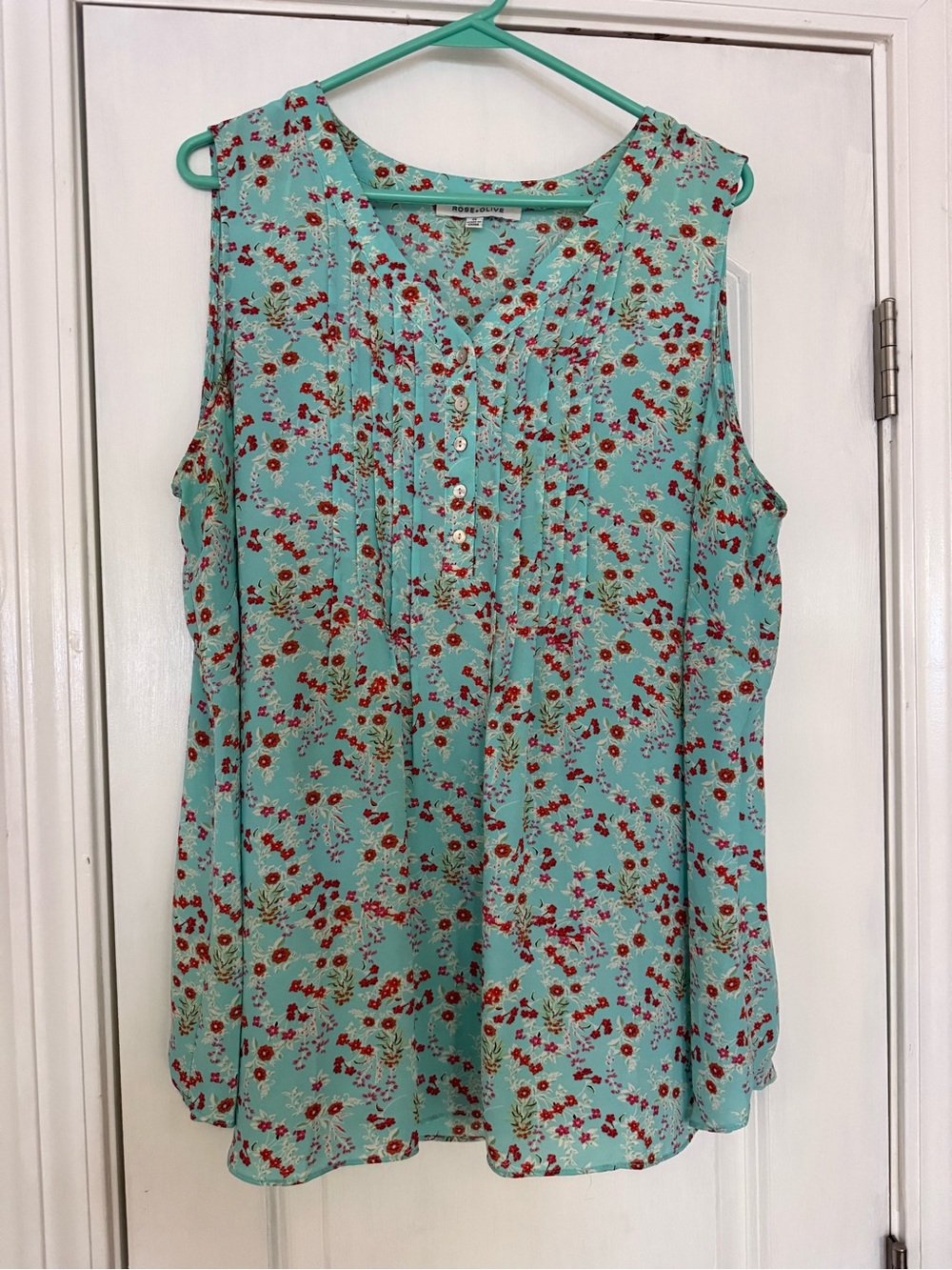 Rose & Olive Mint Sleeveless Floral Button-Front Blouse